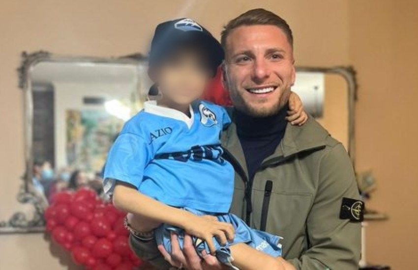 Il piccolo Alessio con Ciro Immobile