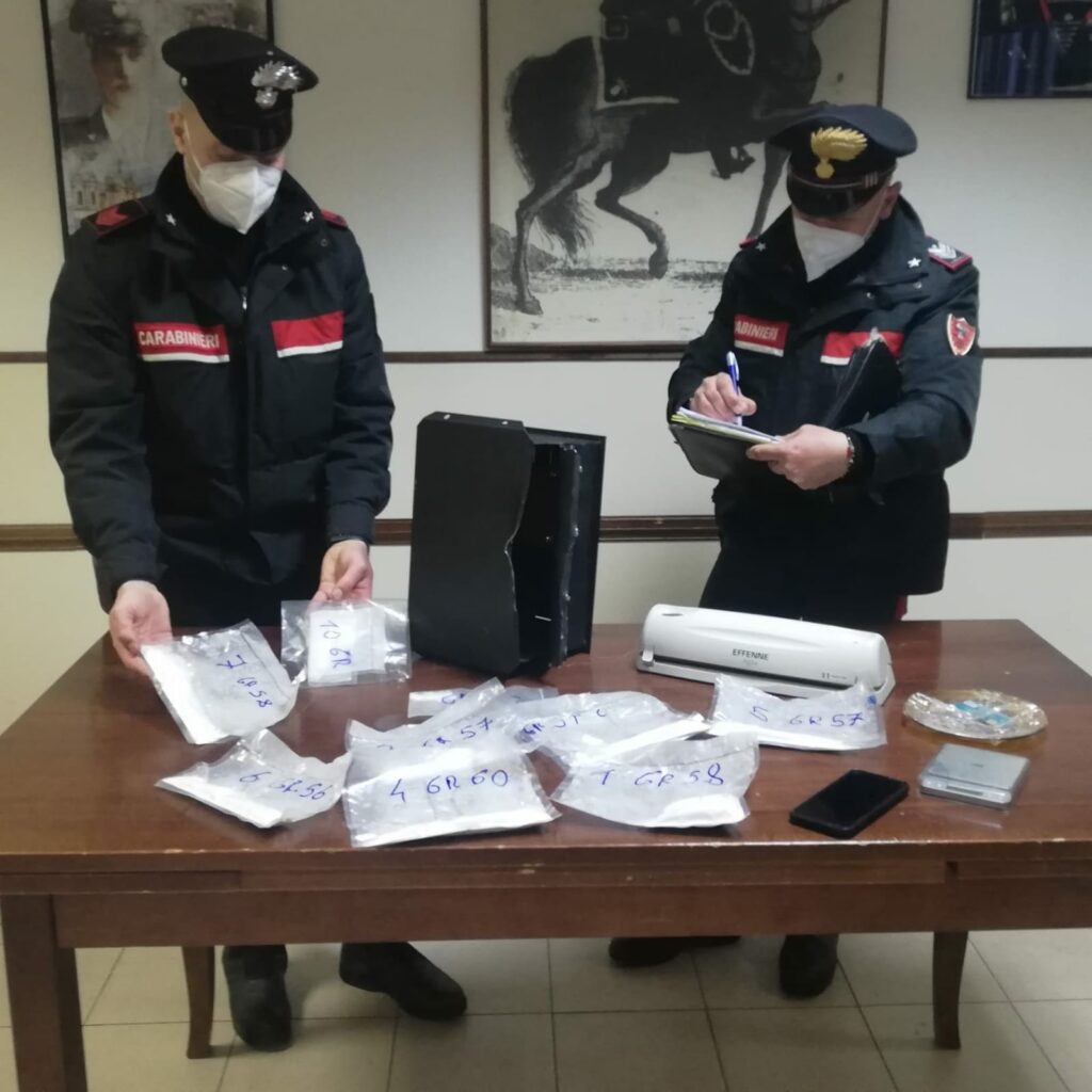 Le buste contenenti cocaina trovate nella cassaforte custodita dal 46enne di Terracina