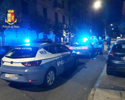 Volante della Polizia in zona movida