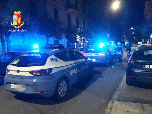 Volante della Polizia in zona movida