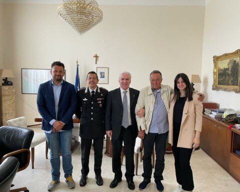 Il Prefetto di Latina Maurizio Falco, il Col. Lorenzo D’Aloia e i familiari del Carabiniere Vittorio Iacovacci