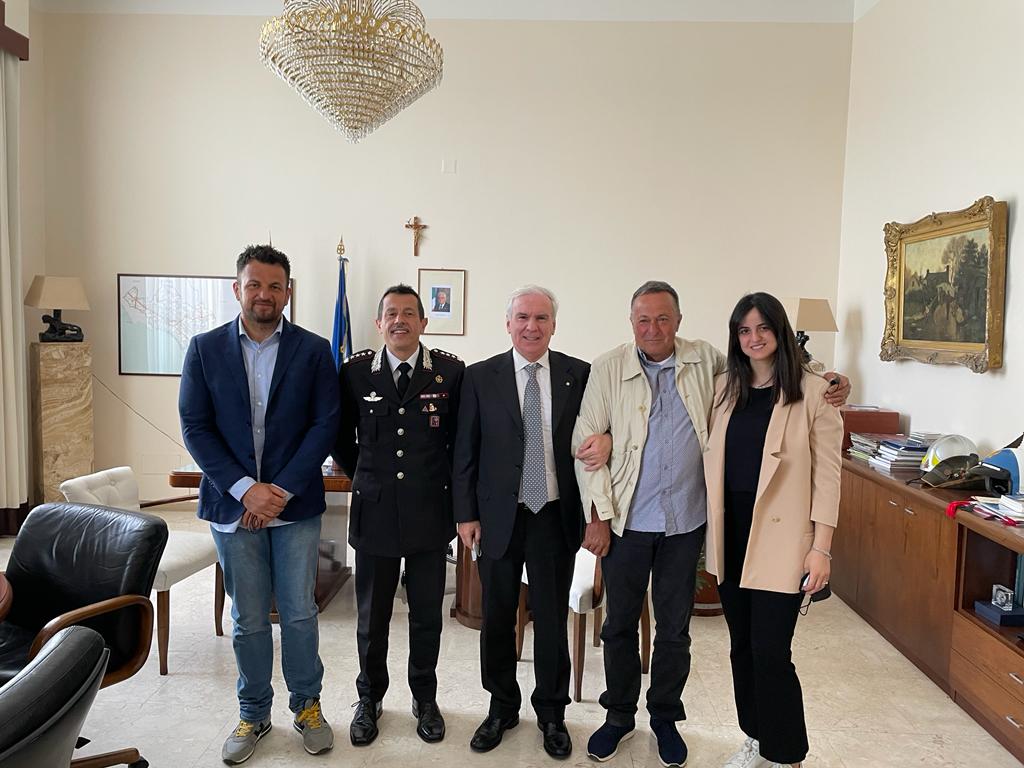 Il Prefetto di Latina Maurizio Falco, il Col. Lorenzo D’Aloia e i familiari del Carabiniere Vittorio Iacovacci