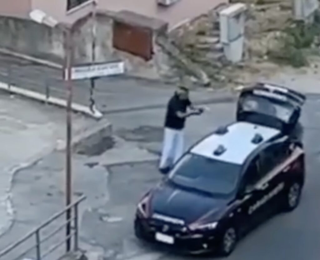 L'immagine è tratta dal video pubblicato dalla pagina Facebook di "Gaeta Spia"