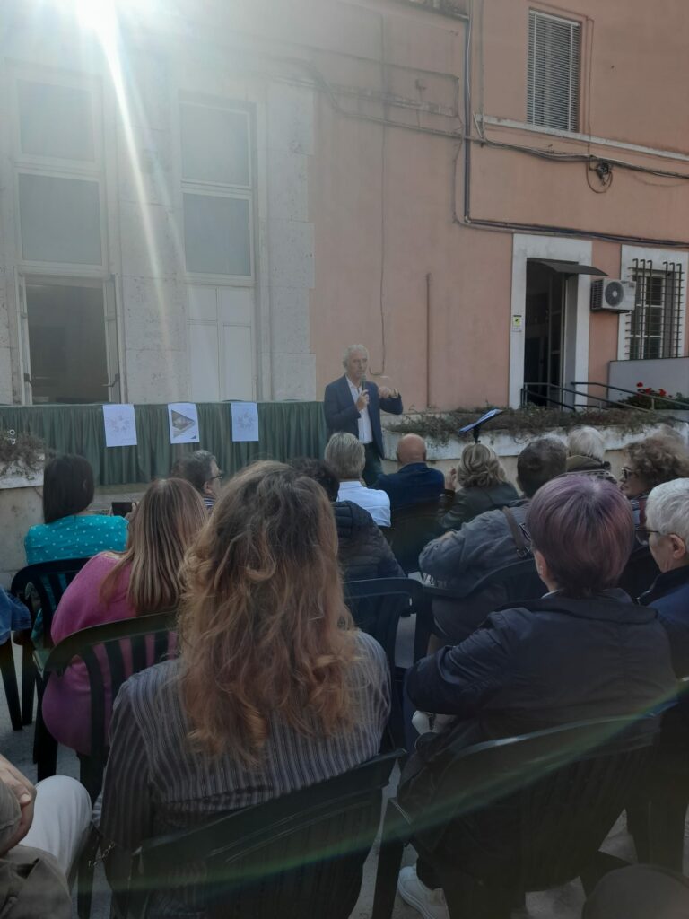 Damiano Coletta durante il suo discorso al Circolo Cittadino