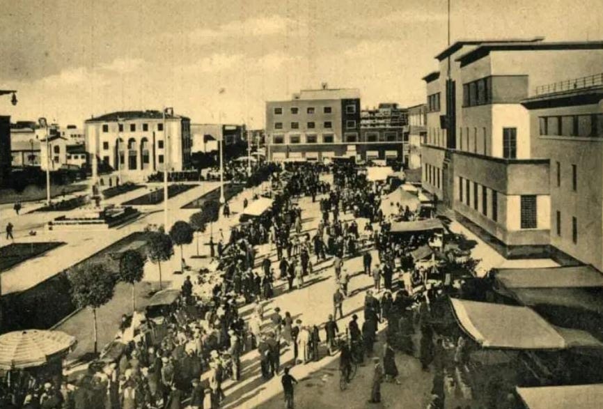 Foto del mercato di Latina negli anni '30
