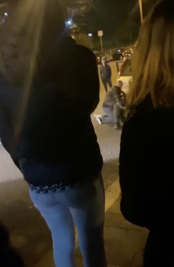 Un momento della colluttazione avvenuta sabato sera 18 febbraio a Ferro di Cavallo, Sezze