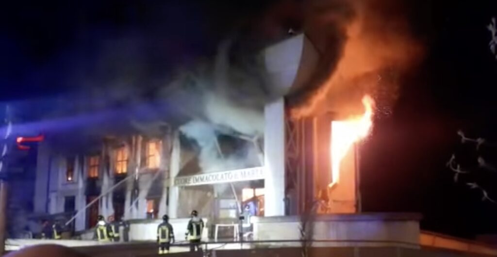 La Chiesa di Don Bosco in fiamme