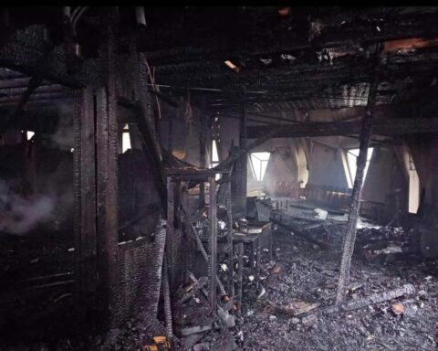 La Chiesa e l'oratorio di Don Bosco completamente carbonizzati dopo il temendo l'incendio divampato tra le 2 e le 3 di notte