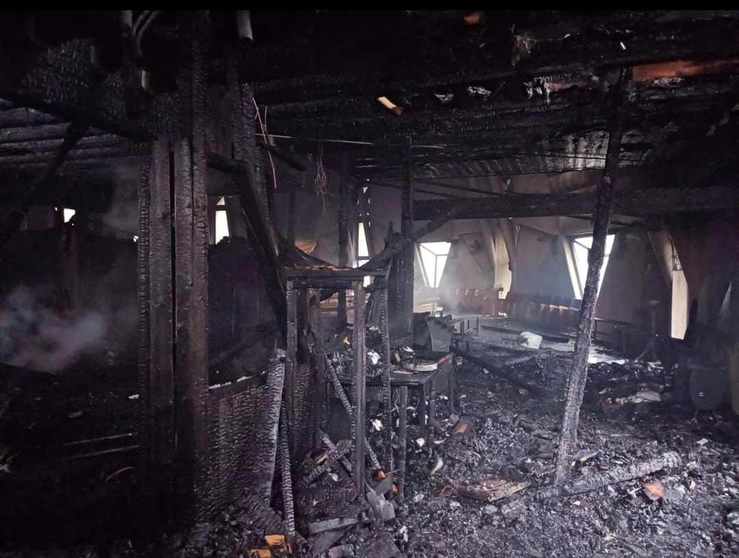 La Chiesa e l'oratorio di Don Bosco completamente carbonizzati dopo il temendo l'incendio divampato tra le 2 e le 3 di notte