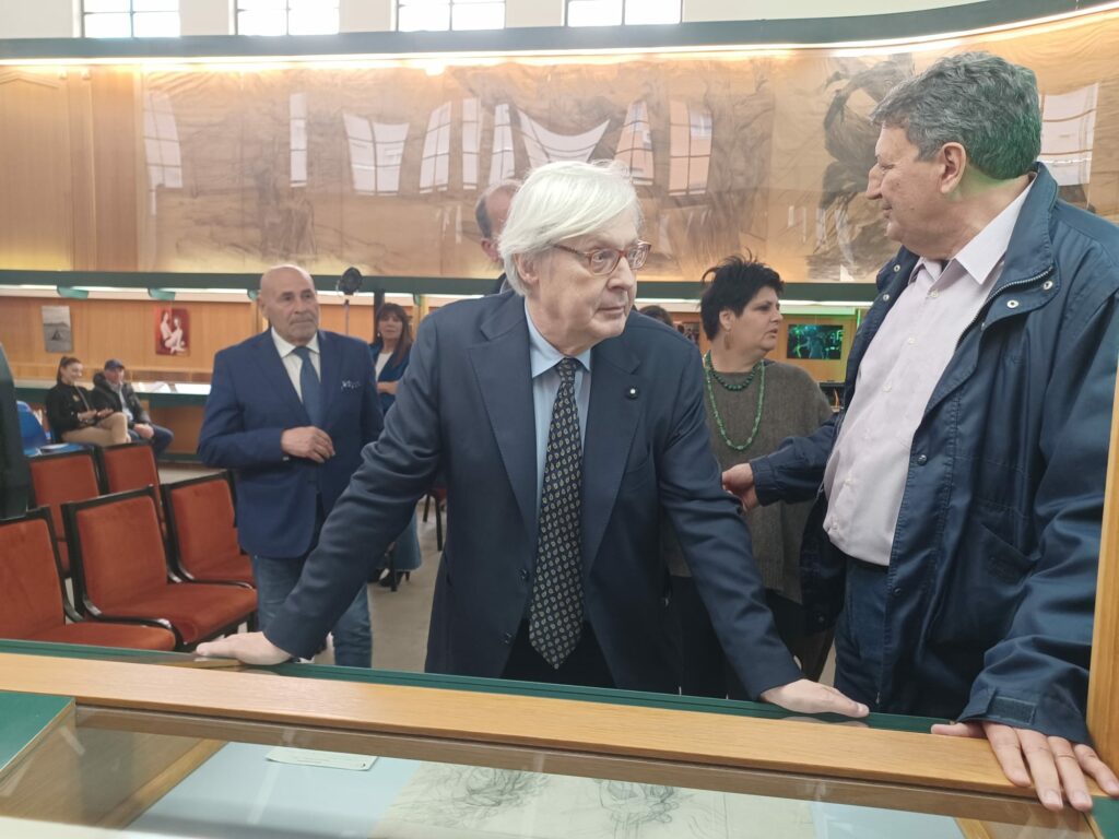 Vittorio Sgarbi in vistita al museo cambellotti