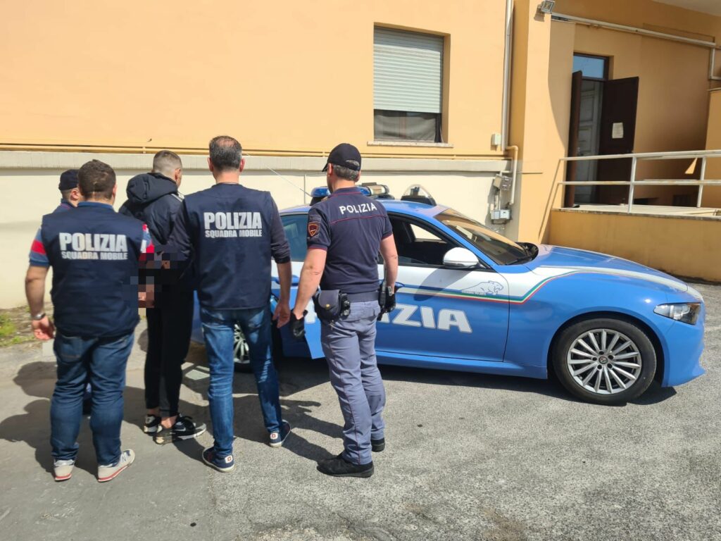 I poliziotti arrestano il 31enne Dragos Marcu