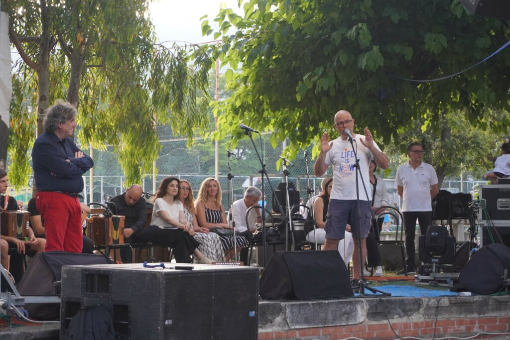Don Mariano Salpinone e il maestro Ambrogio Sparagna