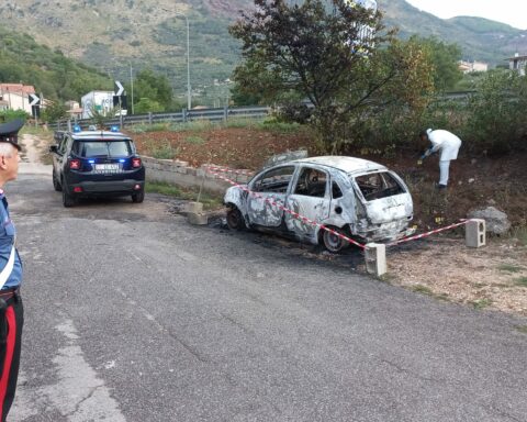 L'auto del Sindaco di Lenola incendiata