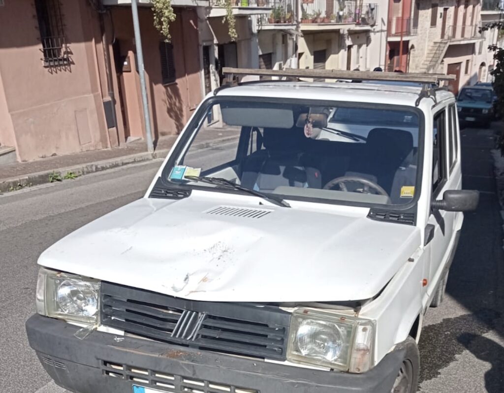 La Fiat Panda danneggiata dall'incidente avvenuto a Roccagorga