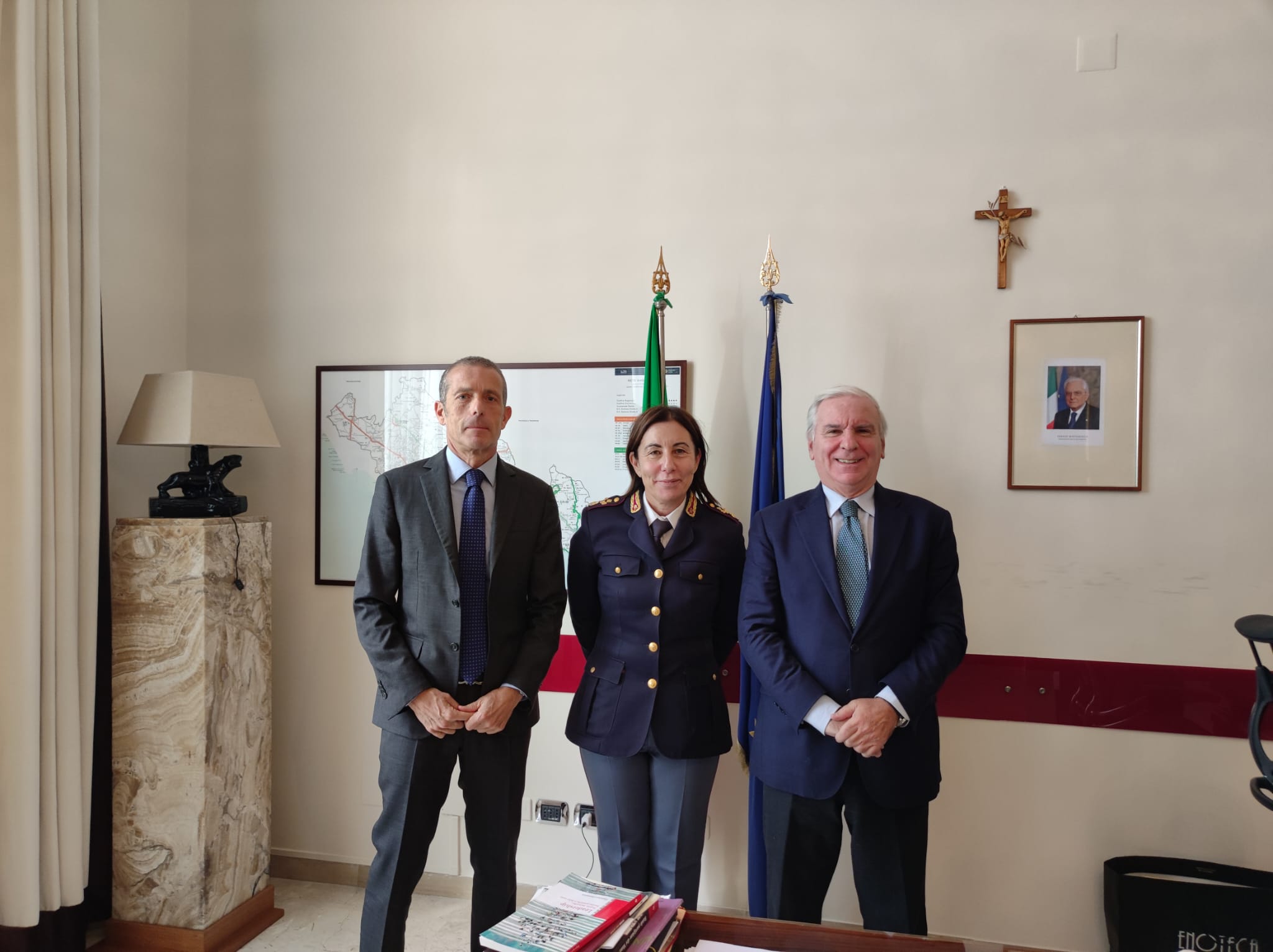 Il nuovo dirigente Lisa Iovanna tra il Questore Raffaele Gargiulo e il Prefetto Maurizio Falco