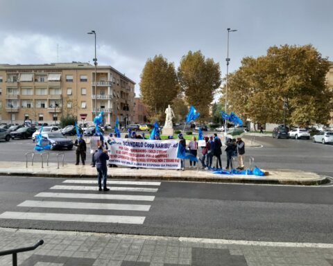 Un momento della manifestazione della Ultcus davanti al Tribunale di Latina