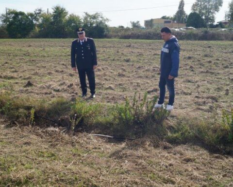 Nella foto i carabinieri durante il sopralluogo