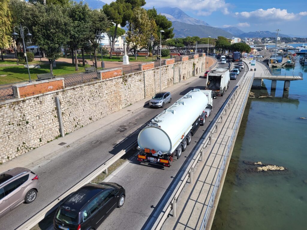 traffico su litoranea prossimità villa comunale