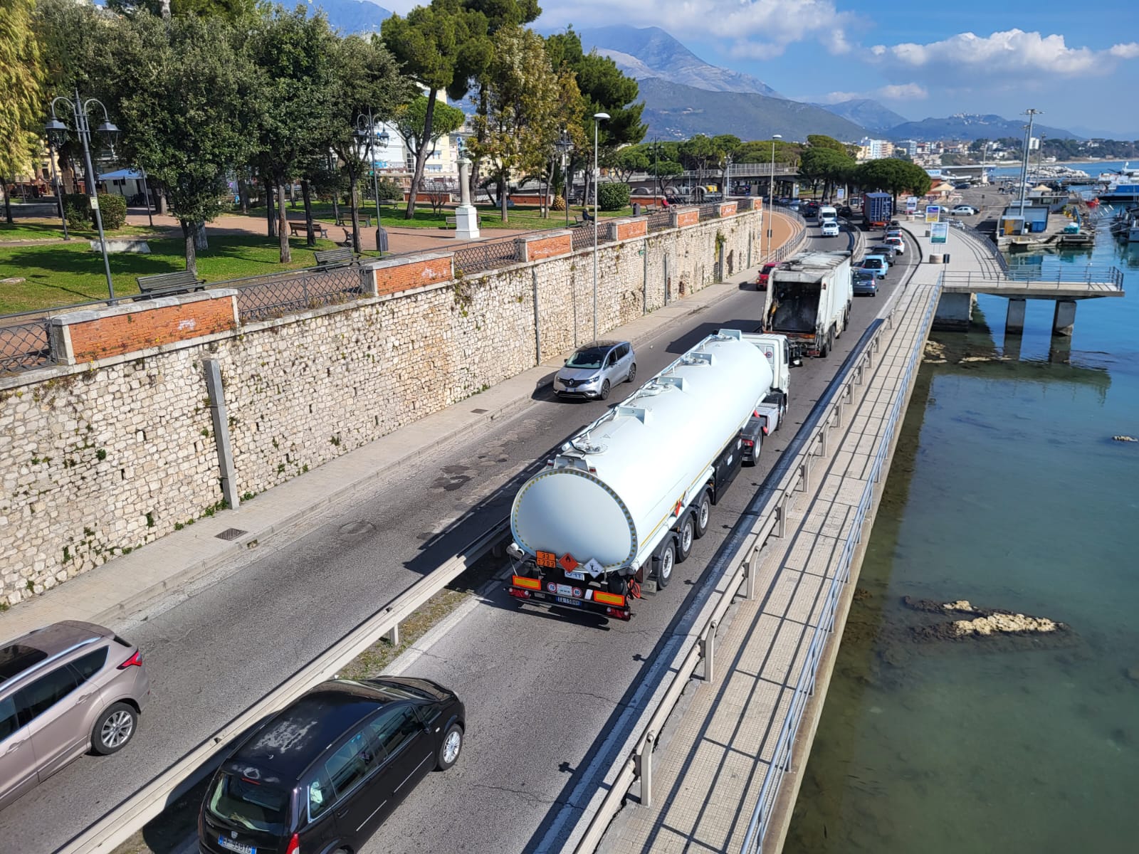 traffico su litoranea prossimità villa comunale