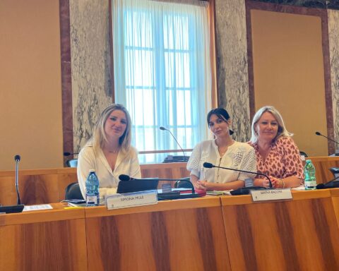 Le consigliere comunali di Fratelli d'Italia Simona Mulé. Serena Baccini e Valentina Colonna
