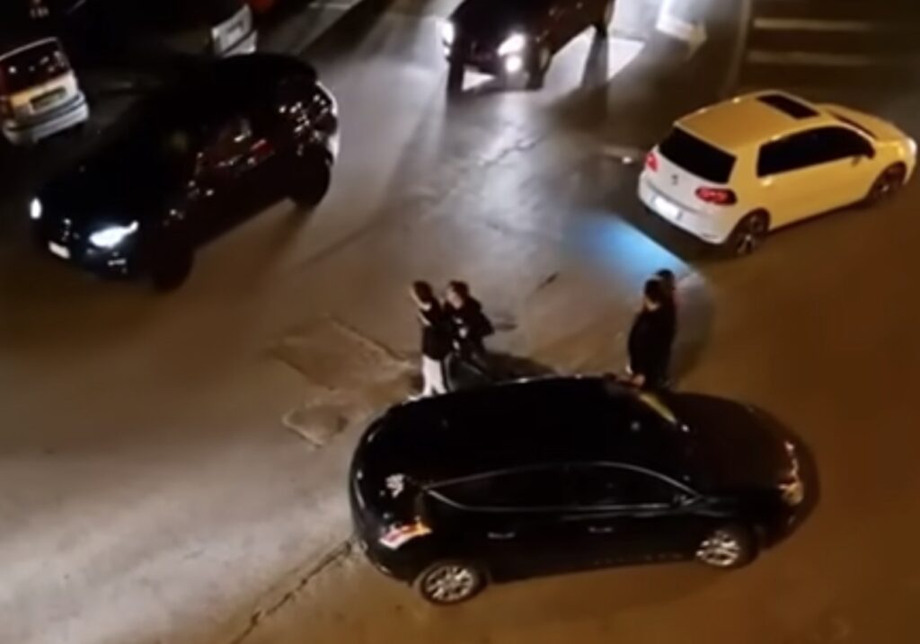 La rissa in centro a Sezze che ha preceduto lo sparo che ha colpito la giovane Martina