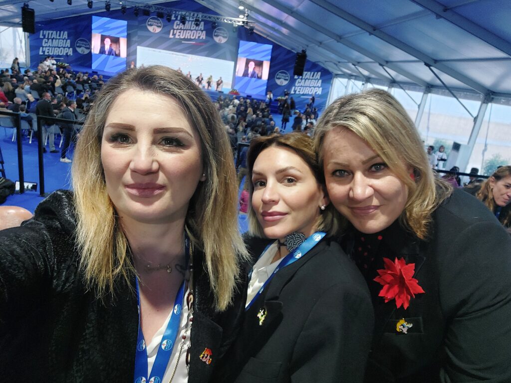 Le consigliere comunali di Fratelli d'Italia Latina: Simona Mulè, Serena Baccini e Valentina Colonna