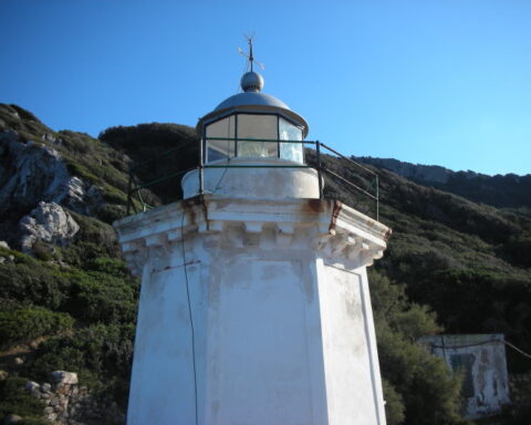 Faro sull'isola di Zannone