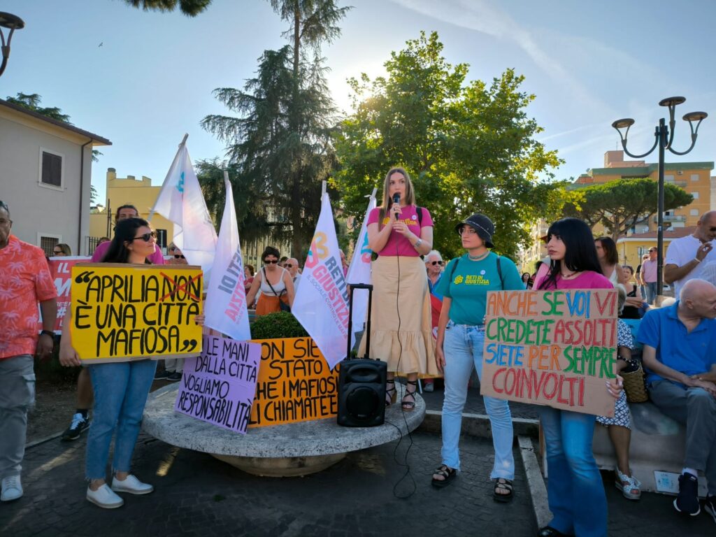 Immagine della manifestazione in Piazza Roma (pubblicata dal profilo social di Reti di Giustizia)