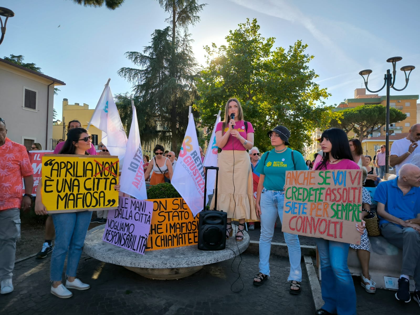 Immagine della manifestazione in Piazza Roma (pubblicata dal profilo social di Reti di Giustizia)