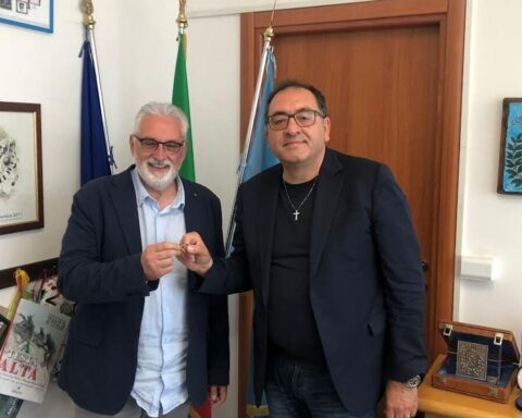 Il passaggio di consegne dei sindaci di Aprilia: da Terra a Principi